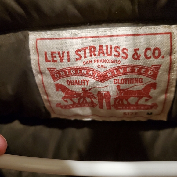 Levi's olive green puffer jacket size medium - Picture 6 of 6
